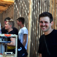 Andreas Sandaa Hagen printer 3d-figurer på Roskilde Festival. Foto: Just Thomas Misund